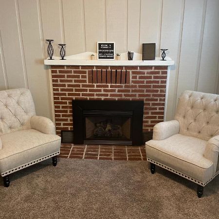 Downtown 2 Bedroom Cottage, Sleeps 6, Walking Distance To Honeywell, Downtown Restaurants, Shopping Wabash Luaran gambar