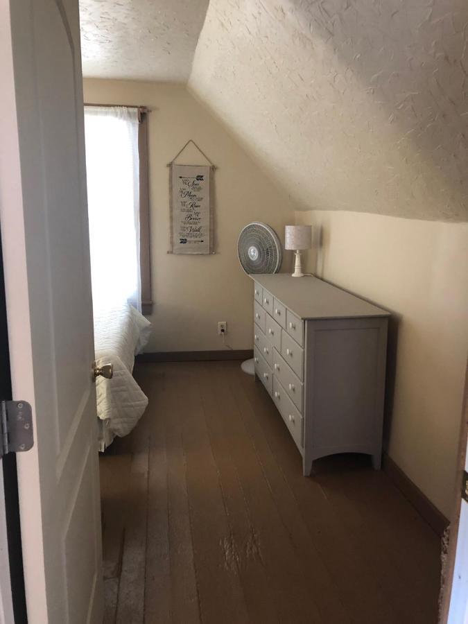 Downtown 2 Bedroom Cottage, Sleeps 6, Walking Distance To Honeywell, Downtown Restaurants, Shopping Wabash Luaran gambar