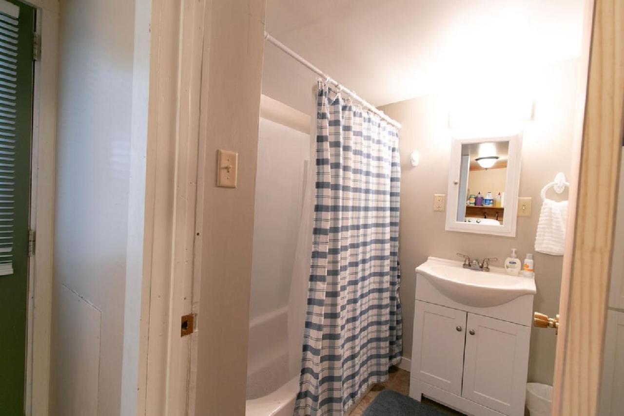 Downtown 2 Bedroom Cottage, Sleeps 6, Walking Distance To Honeywell, Downtown Restaurants, Shopping Wabash Luaran gambar