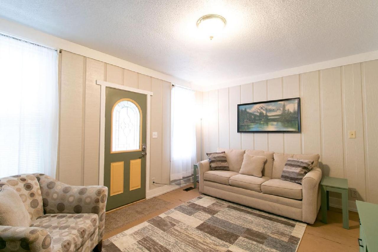 Downtown 2 Bedroom Cottage, Sleeps 6, Walking Distance To Honeywell, Downtown Restaurants, Shopping Wabash Luaran gambar