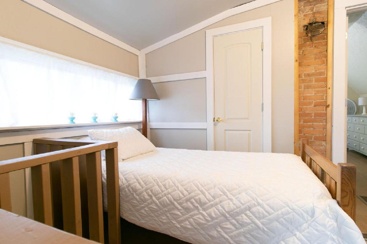 Downtown 2 Bedroom Cottage, Sleeps 6, Walking Distance To Honeywell, Downtown Restaurants, Shopping Wabash Luaran gambar