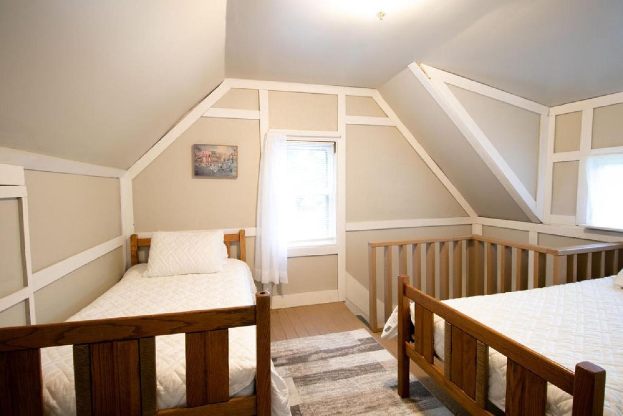 Downtown 2 Bedroom Cottage, Sleeps 6, Walking Distance To Honeywell, Downtown Restaurants, Shopping Wabash Luaran gambar