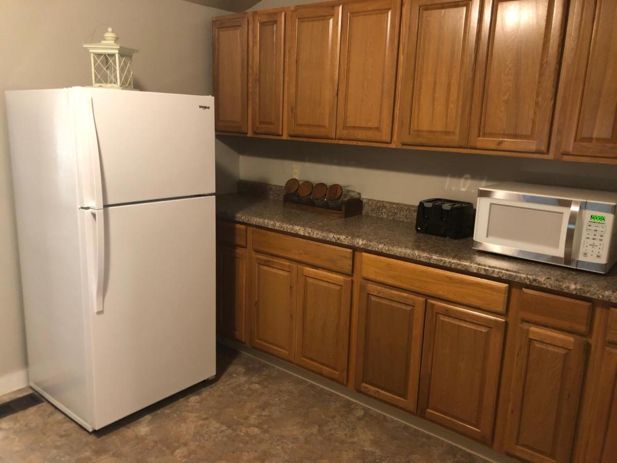 Downtown 2 Bedroom Cottage, Sleeps 6, Walking Distance To Honeywell, Downtown Restaurants, Shopping Wabash Luaran gambar