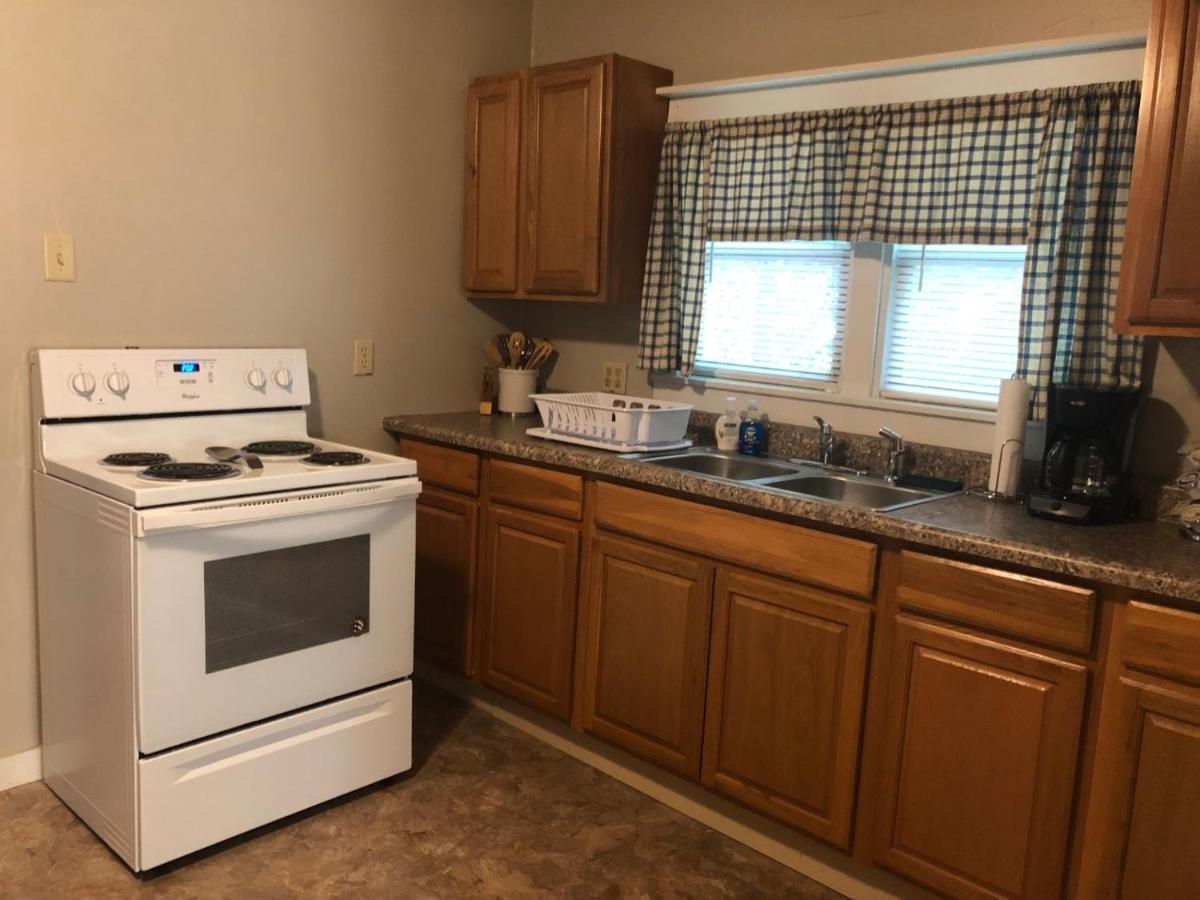 Downtown 2 Bedroom Cottage, Sleeps 6, Walking Distance To Honeywell, Downtown Restaurants, Shopping Wabash Luaran gambar