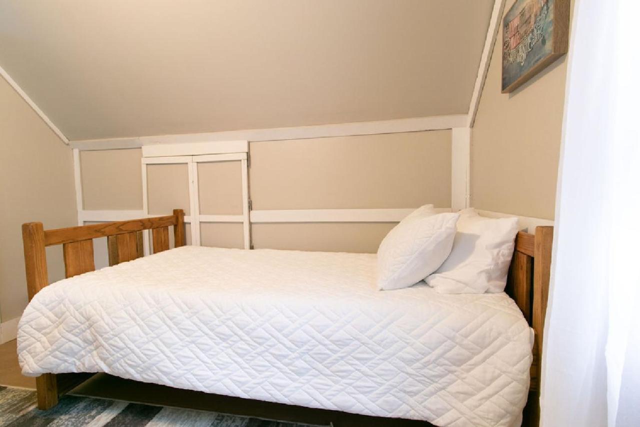 Downtown 2 Bedroom Cottage, Sleeps 6, Walking Distance To Honeywell, Downtown Restaurants, Shopping Wabash Luaran gambar