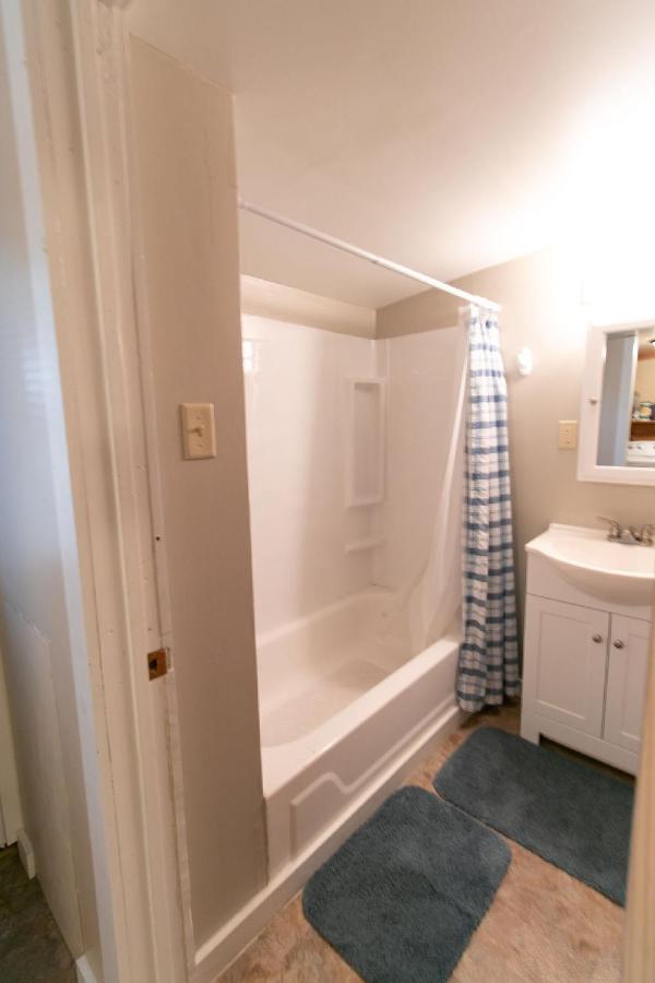 Downtown 2 Bedroom Cottage, Sleeps 6, Walking Distance To Honeywell, Downtown Restaurants, Shopping Wabash Luaran gambar