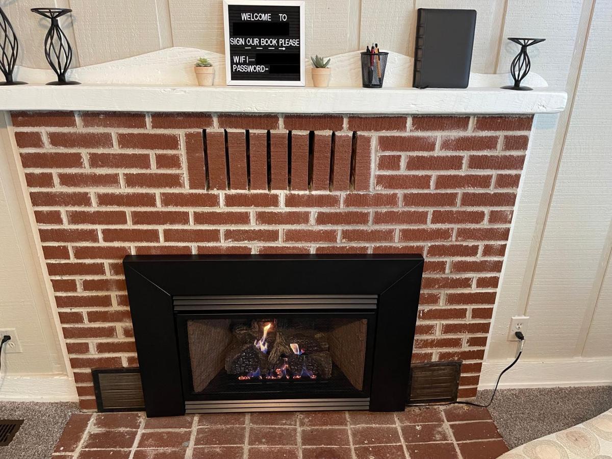 Downtown 2 Bedroom Cottage, Sleeps 6, Walking Distance To Honeywell, Downtown Restaurants, Shopping Wabash Luaran gambar